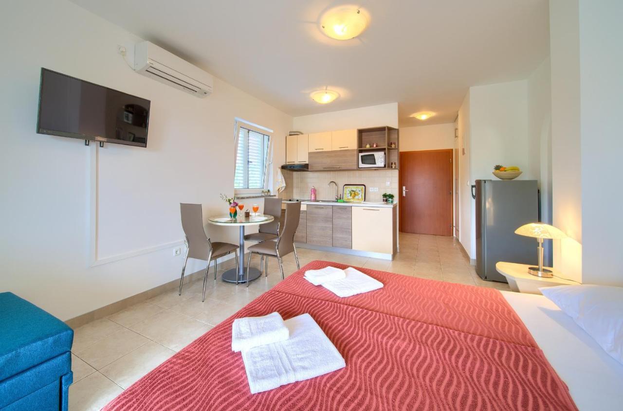 שילו Apartments Ivica Krk Island מראה חיצוני תמונה